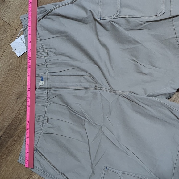 Tommy Bahama Survivalist Cargo Shorts XXL NWT - Picture 3 of 8